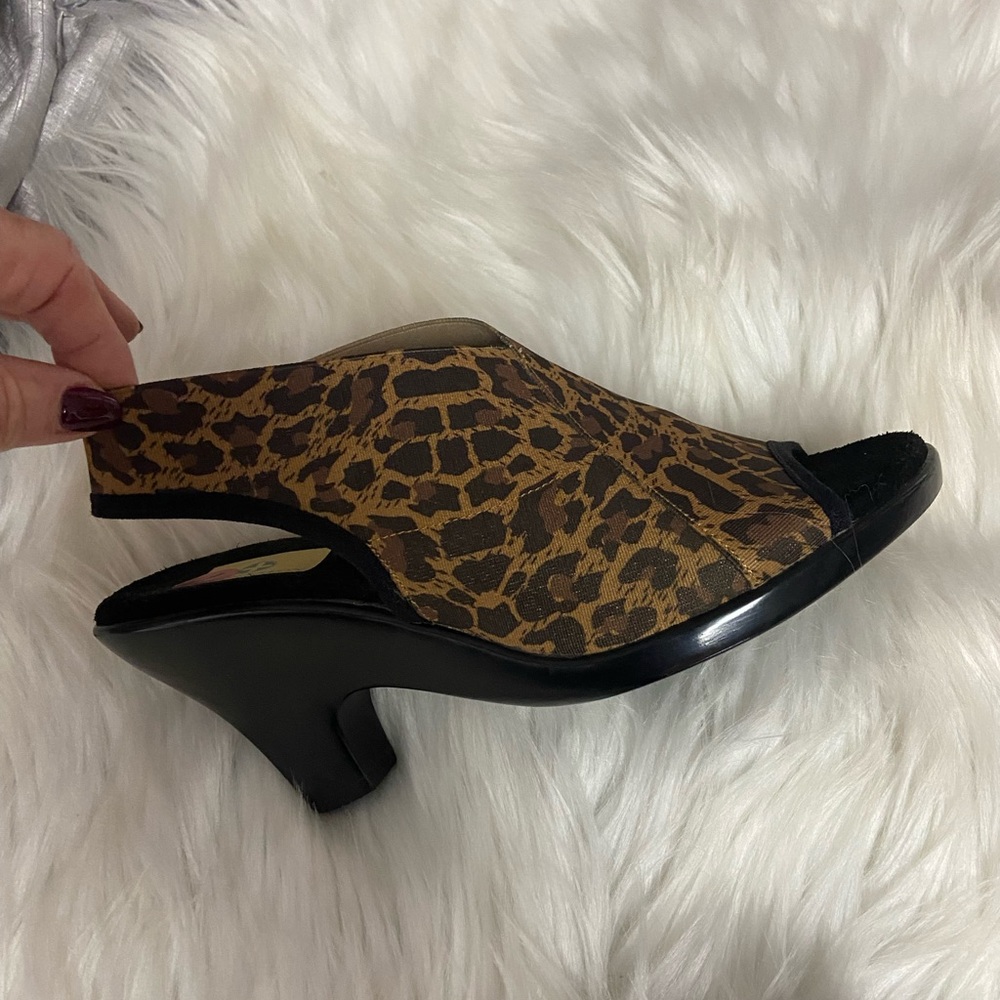 CHARLESTON SHOE CO. Sz 7 Brown Leopard Women’s Heels - Picture 3 of 9